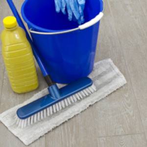Pulizia, disinfezione e sanificazione del pavimento: qual è la