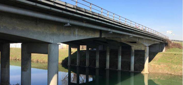 Ponte su tangenziale est di Padova su canale del Piovego