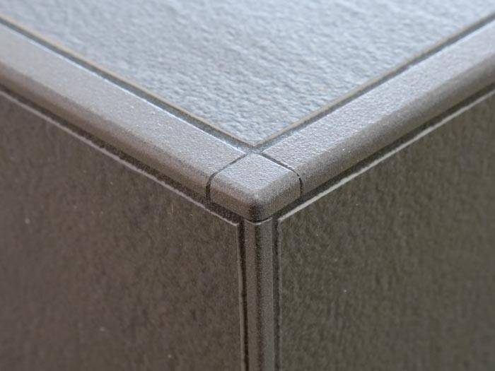 Profili completi di angolo prefabbricato per la posa di rivestimenti in ceramica