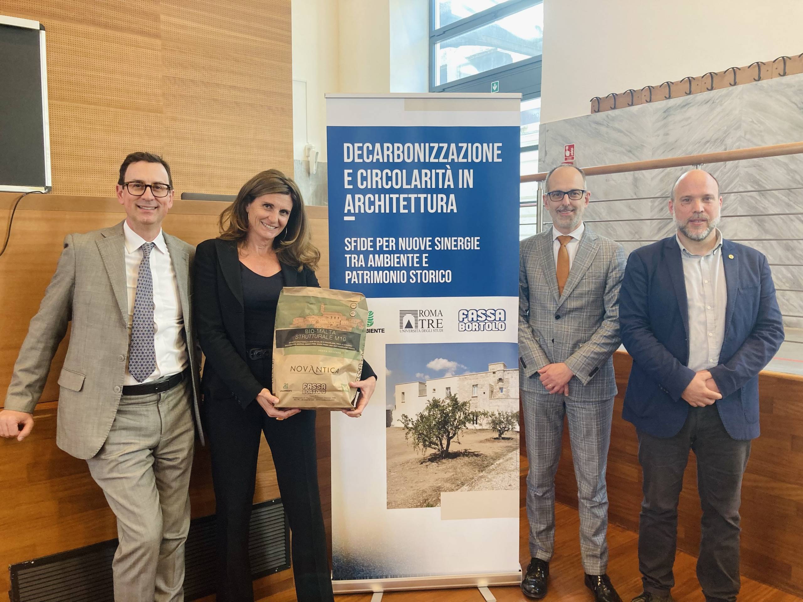 Arch. Chiara Tonelli, Professore Ordinario di Tecnologia dell’Architettura, Dipartimento di Architettura, Università degli Studi Roma Tre, Giorgio Zampetti, Direttore Generale di Legambiente, Lorenzo Bernardi, Responsabile Sicurezza e Ambiente di Fassa Bortolo.