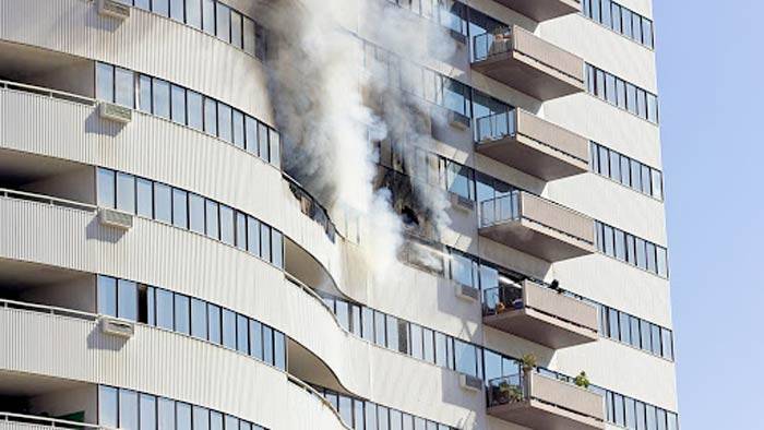 edificio-in-fiamme-incendio.jpg