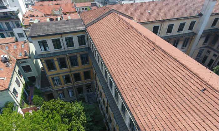 scuola-milano-tetti-droni-700.jpg