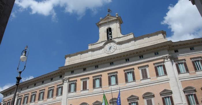 montecitorio-parlamento-roma-700.jpg