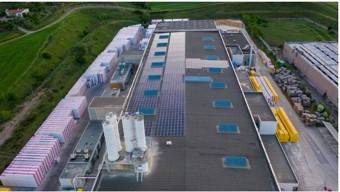 Foto: L’impianto fotovoltaico dello stabilimento di Atella (PZ)