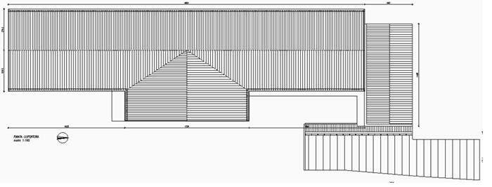 “Pianta architettonica della copertura dell’edificio scolastico, vista dall’alto con rappresentazione delle falde del tetto e delle loro inclinazioni.”