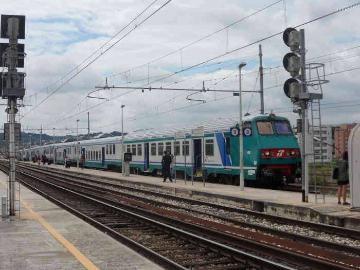 ferrovia_stazione_treno.JPG