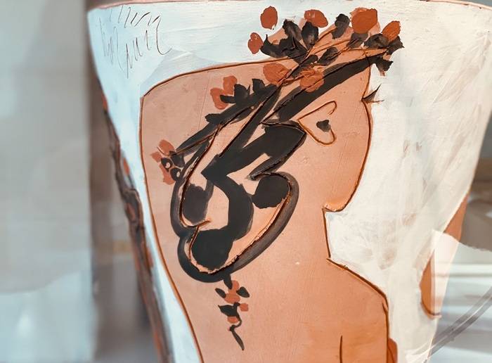 “Le quattro stagioni” realizzato da Pablo Picasso nel 1950 in terracotta ingobbiata, dipinta e invetriata