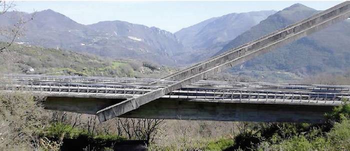 viadotto-strallato-carpineto I:Particolare Traverso di ancoraggio stralli