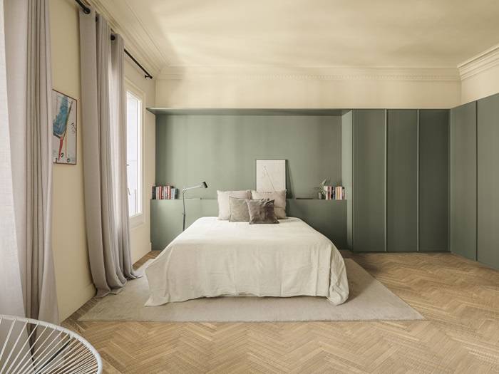 Camera da letto, Appartamento in stile nordico con finiture Kerakoll ColorCollection.