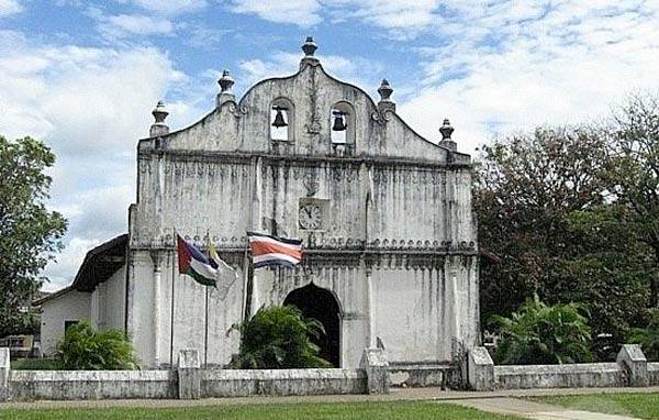 chiesa-costa-rica.JPG