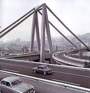 Particolare del collegamento degli stralli del ponte morandi