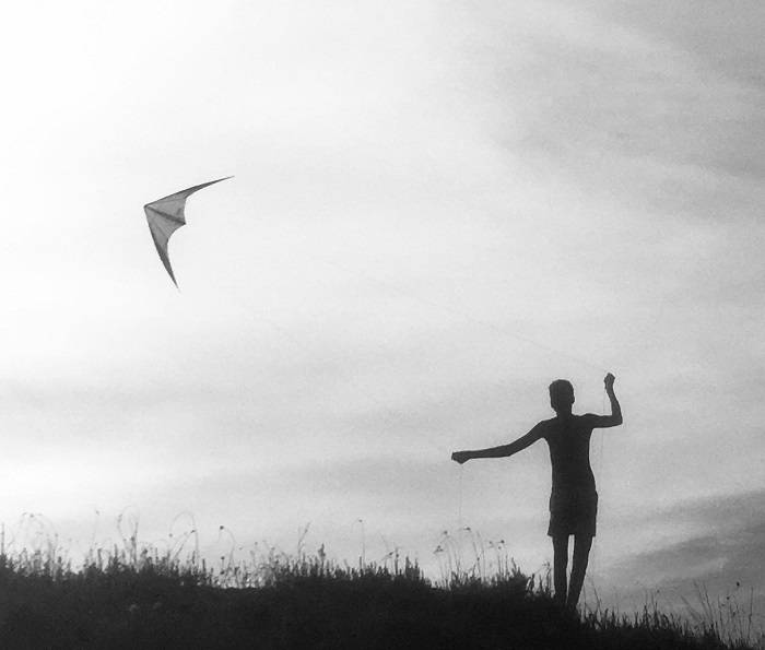 Un mio scatto rapito dalla spiaggia verso la duna dell’ex Colonia Varese, dove i ricordi di un’infanzia bambina rendevano possibili gli aquiloni in cielo.