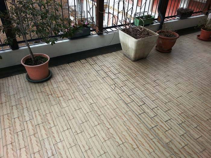 Fessurazione delle piastrelle in terrazzo a causa della mancata realizzazione del giunto