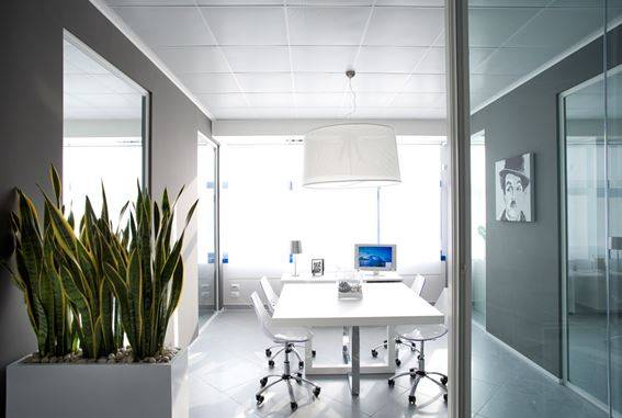 Sistema radiante a soffitto modulare in alluminio