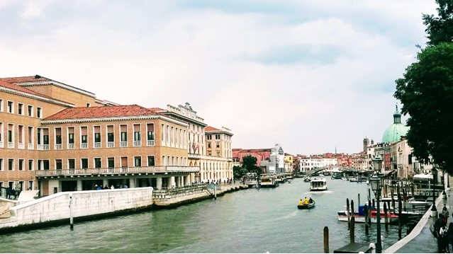 La Città di Venezia rappresenta un caso unico al mondo per lo studio dell’umidità di risalita muraria e di tutte le altre forme di degrado dei materiali costruttivi in ambiente marino e lacustre.