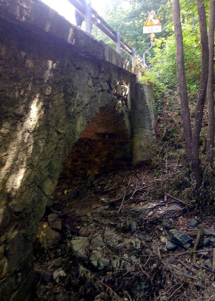 Svuotamento del timpano di un ponte murario carrabile