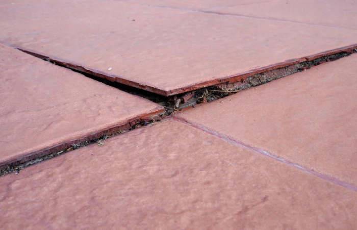 Perché si rompono le piastrelle? La corretta esecuzione dei giunti orizzontali nei pavimenti esterni