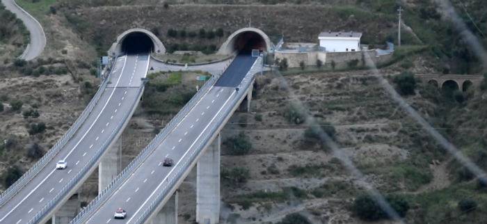 ponti-viadotti-auto-sicilia-700.jpg