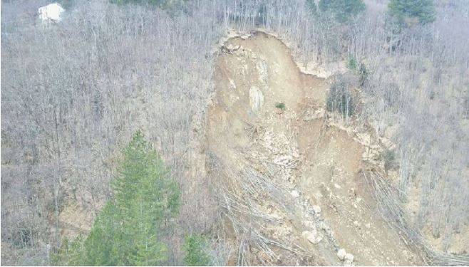 Progettazione di un opera di sostegno per il contenimento di una frana sull'Appennino Tosco-Emiliano