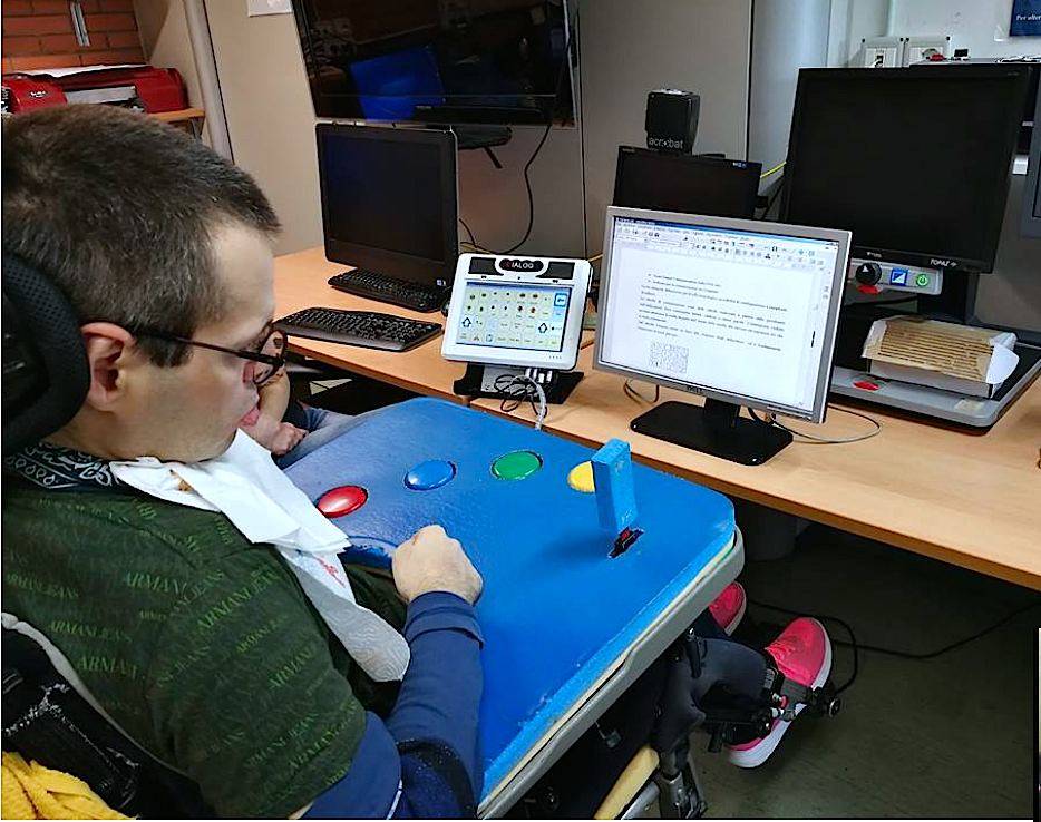 inclusione-sociale---salvatore-orrei-alla-sua-scrivania-high-tech.jpg