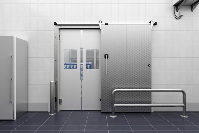 Le porte scorrevoli possono essere abbinate alle porte va e vieni PE di Hörmann