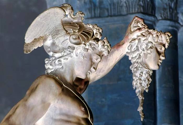 Dettaglio della statua di Perseo di Benvenuto Cellini che si trova a Firenze sotto la Loggia dei Lanzi.