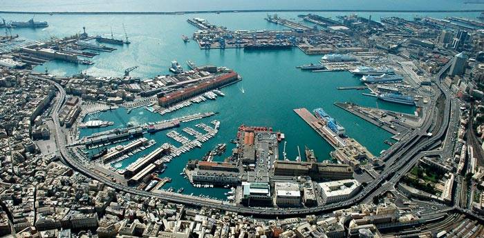 vista del porto di Genova