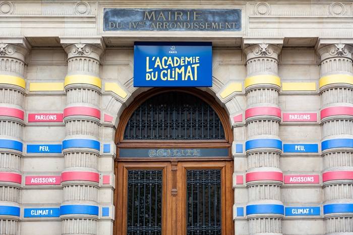 Parigi. La start-up Roofscapes ha sviluppato una sovrastruttura per tetti verdi sotto forma di piattaforma in legno. È stata realizzata per la prima volta sul tetto dell'Académie du Climat (credits, Deutsches Architekturmuseum)