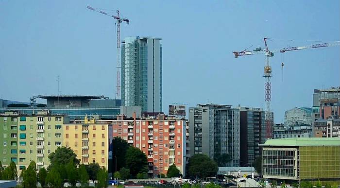 edifici-case-palazzi-grattacieli-gru-edilizia-milano-700.jpg