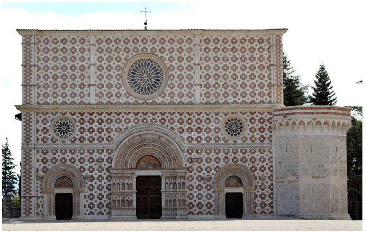 basilica-di-collemaggio-facciata.JPG