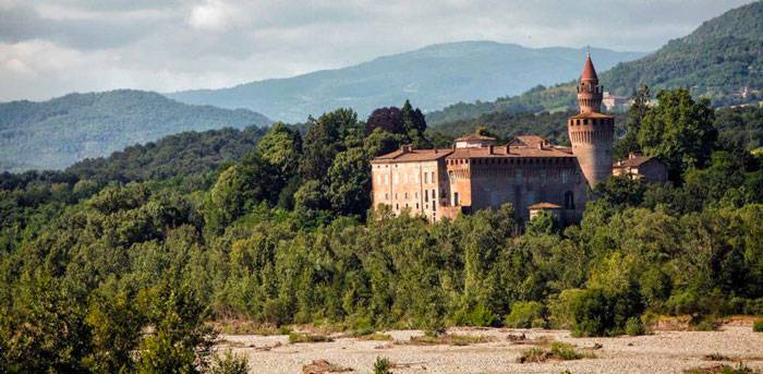 castello-di-rivalta-visto-dal-fiume-trebbia.jpg