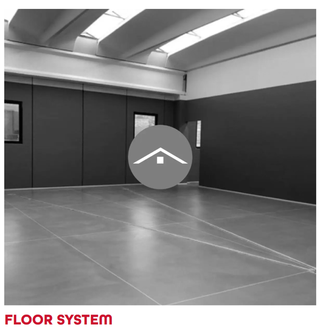 Interno di edificio industriale con pavimentazione resinosa continua ad alte prestazioni, soluzione FLOOR SYSTEM per la protezione delle superfici e la durabilità degli ambienti produttivi.