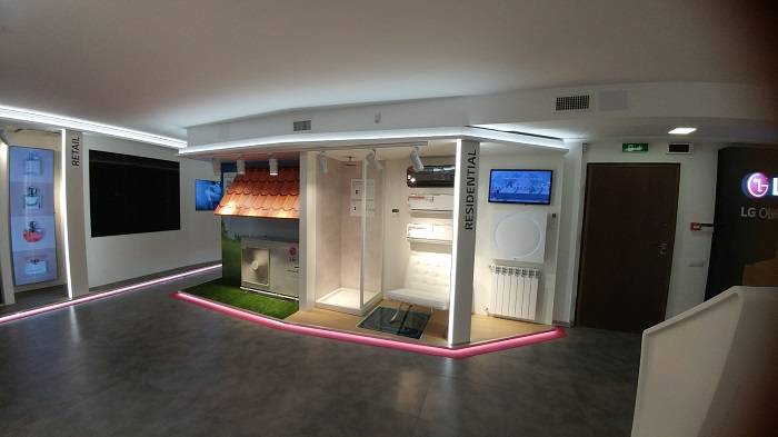 1-LG-showroom-roma.jpg