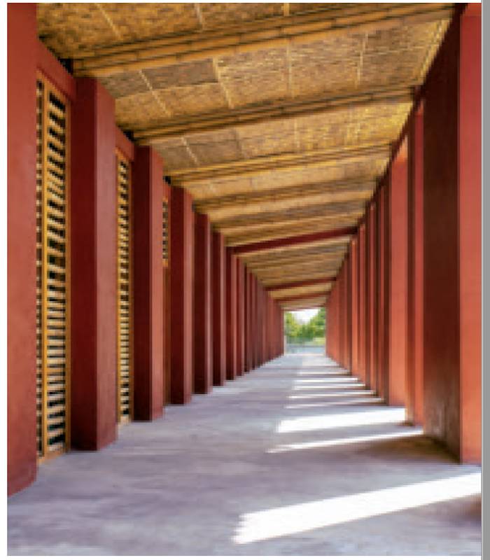 ASF - Architetti Senza Frontiere Italia ONLUS, Scuola secondaria nel villaggio di Roong (Cambogia), Premio Internazionale Architettura Sostenibile, undicesima edizione 2015, Medaglia d’Argento. Vista del portico esterno