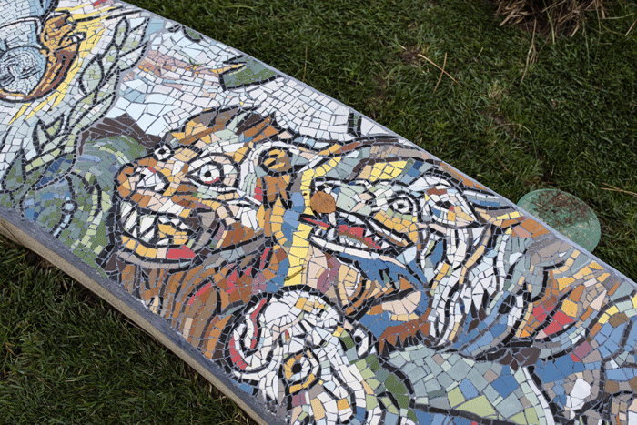 Mosaico Gironi Danteschi che adorna la fontana del parco di Rocca Brancaleone a Ravenna.