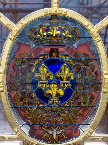 saint-gobain-vitraux-de-la-chapelle-royale-restaures-vue-depuis-lexterieur.jpg