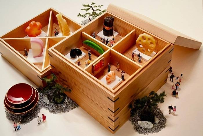Scultura in miniatura dell’artista giapponese Tatsuya Tanaka, esposta in un mostra per lui allestita alla “Japan House” di San Paolo nell’autunno del 2023 e curata da Natasha Barzaghi Geenen.