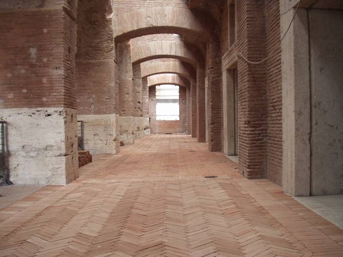 Prodotti SanMarco By wienerberger per il rifacimento della pavimentazione dei mercati traianei.