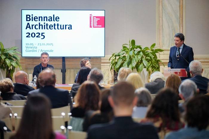 Il convegno di presentazione del titolo e il tema della Biennale Architettura 2025 presentati dal Presidente della Biennale di Venezia Pietrangelo Buttafuoco e il Curatore della 19. Mostra Internazionale Carlo Ratti.