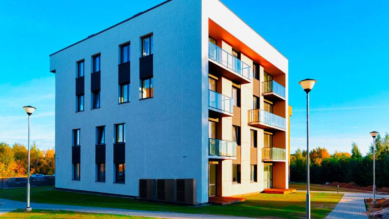 Immagine di un condominio dove è stata installata Pompa di calore Big Aquarea T-CAP Serie M di Panasonic