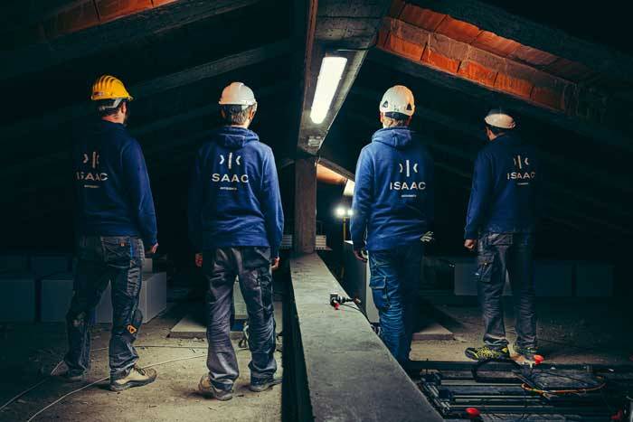 squadra tecnica ISAAC installazione dispositivi antisismici edificio