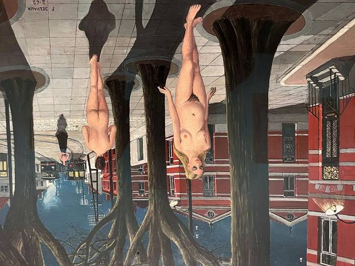 Dipinto di Paul Delvaux dal titolo “Donne delle vita galante”.