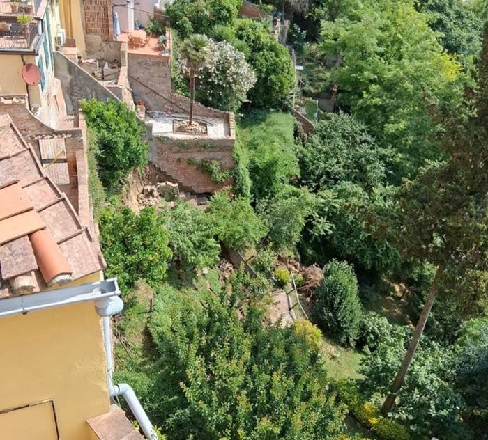Perdita idrica a San Miniato (Pisa) con conseguente cedimento significativo.