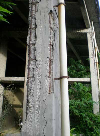 degrado di una pila di un ponte in calcestruzzo per carbonatazione