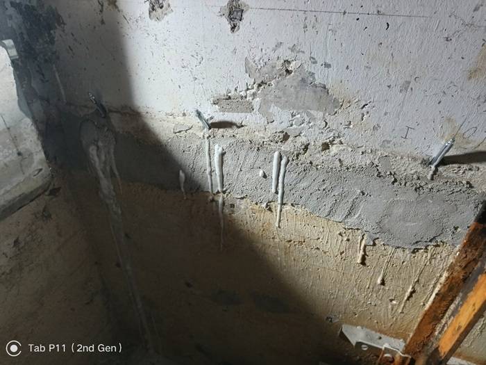 Problema di infiltrazioni ricorrenti nel vano ascensore di un condominio a Sesto San Giovanni.