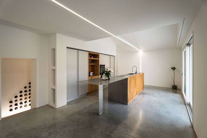 Pavimento continuo in cemento in un edificio storico