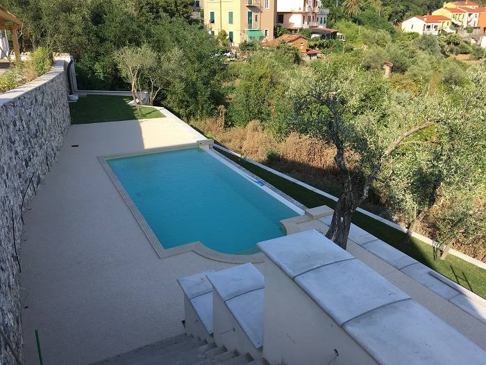 Pavimentazione bordo piscina Decorstone