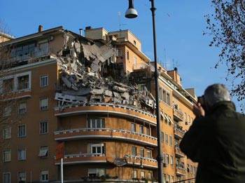 edificio crollato a Roma