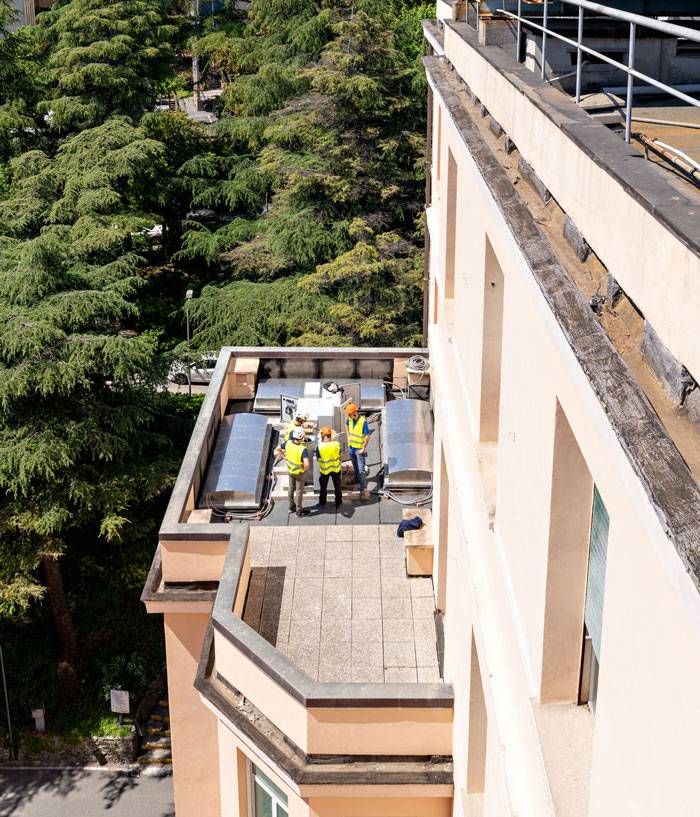 Immagine dell'installazione di un AMD su un terrazzo