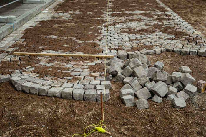 Intervento di manutenzione pavimentazione in pietra di via Aquileia a Udine